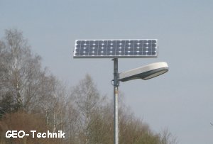 Solarleuchten an der Autobahn